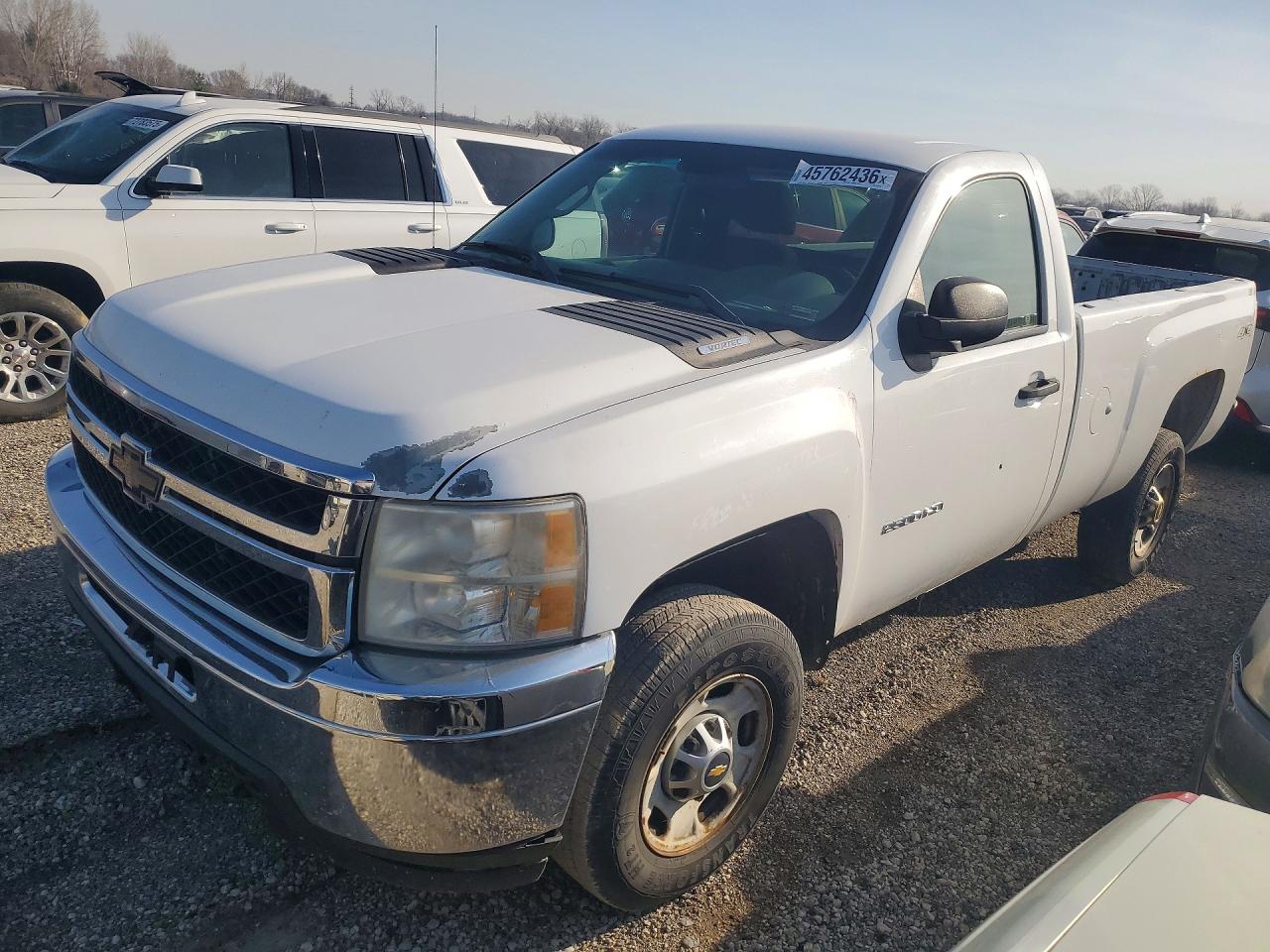 Salvage Chevrolet Silverado Image