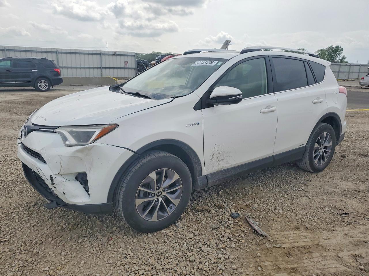 Salvage Toyota RAV4 Image