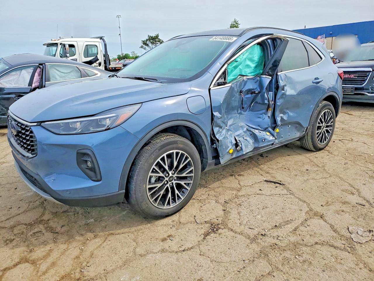 Salvage Ford Escape Image