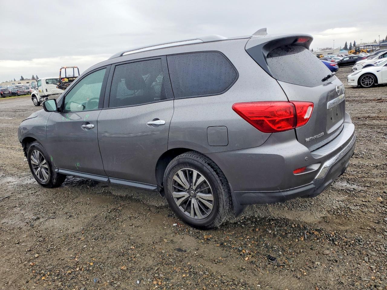 Nissan Pathfinder S