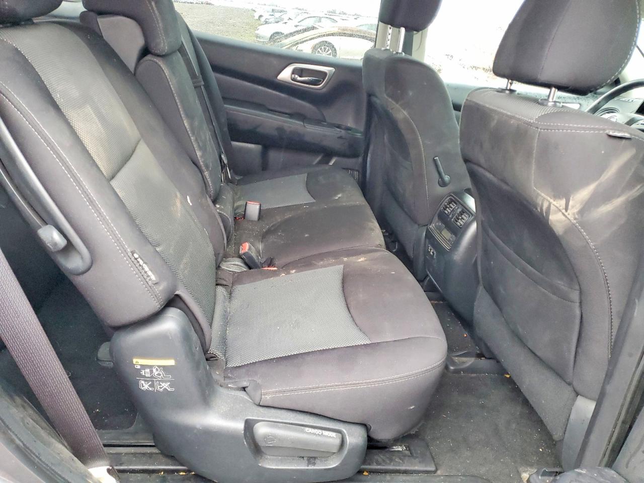 Nissan Pathfinder S