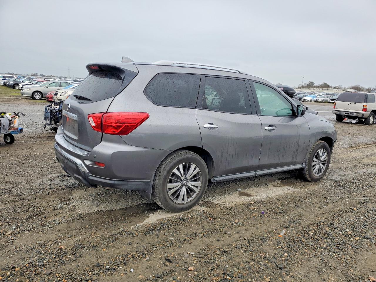Nissan Pathfinder S