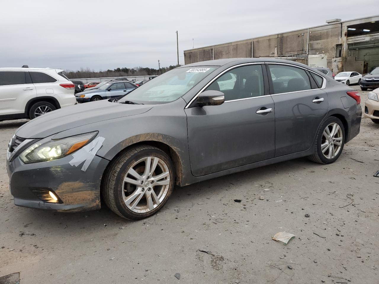 Salvage Nissan Altima Image