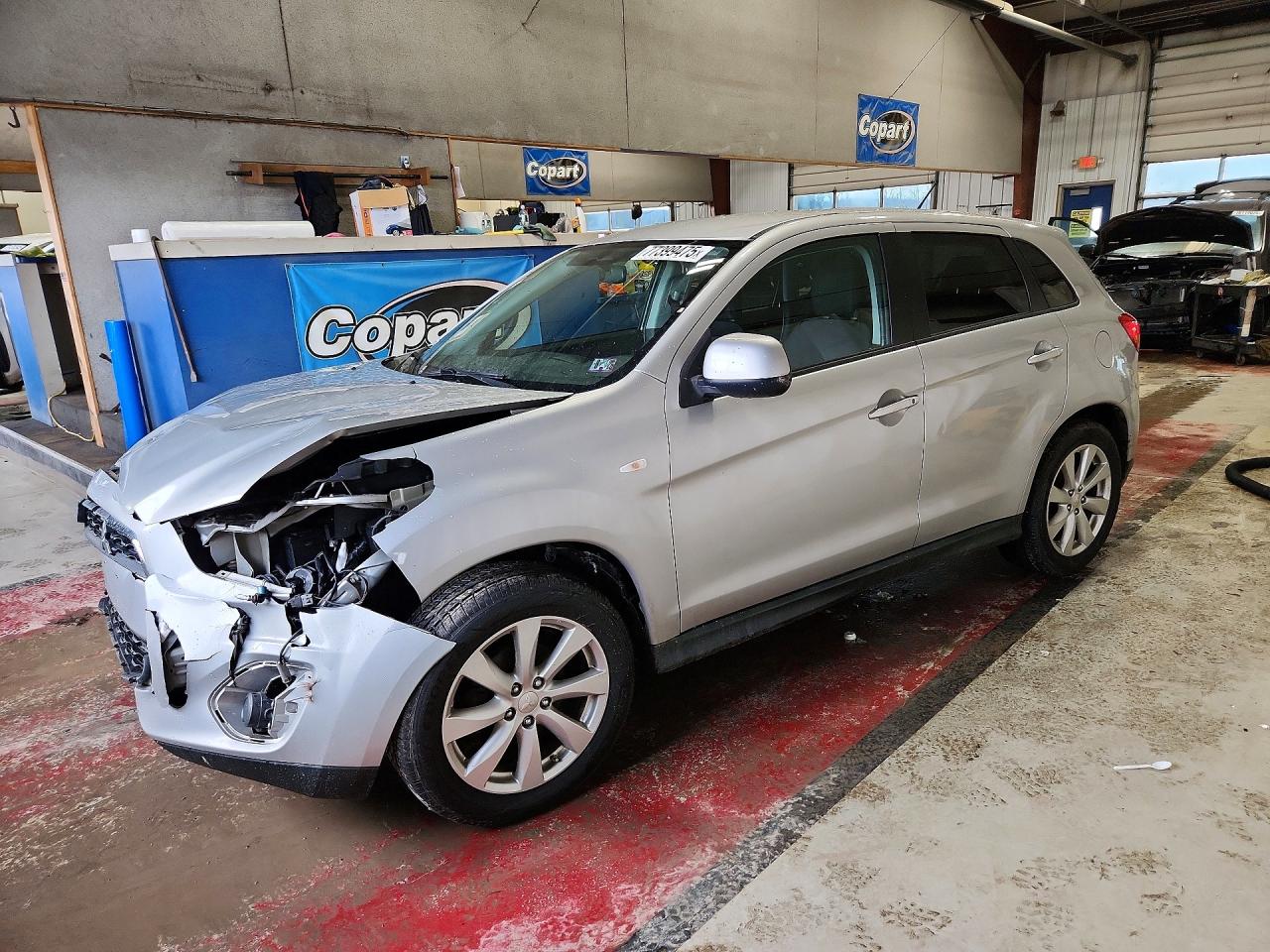 Salvage Mitsubishi Outlander Image