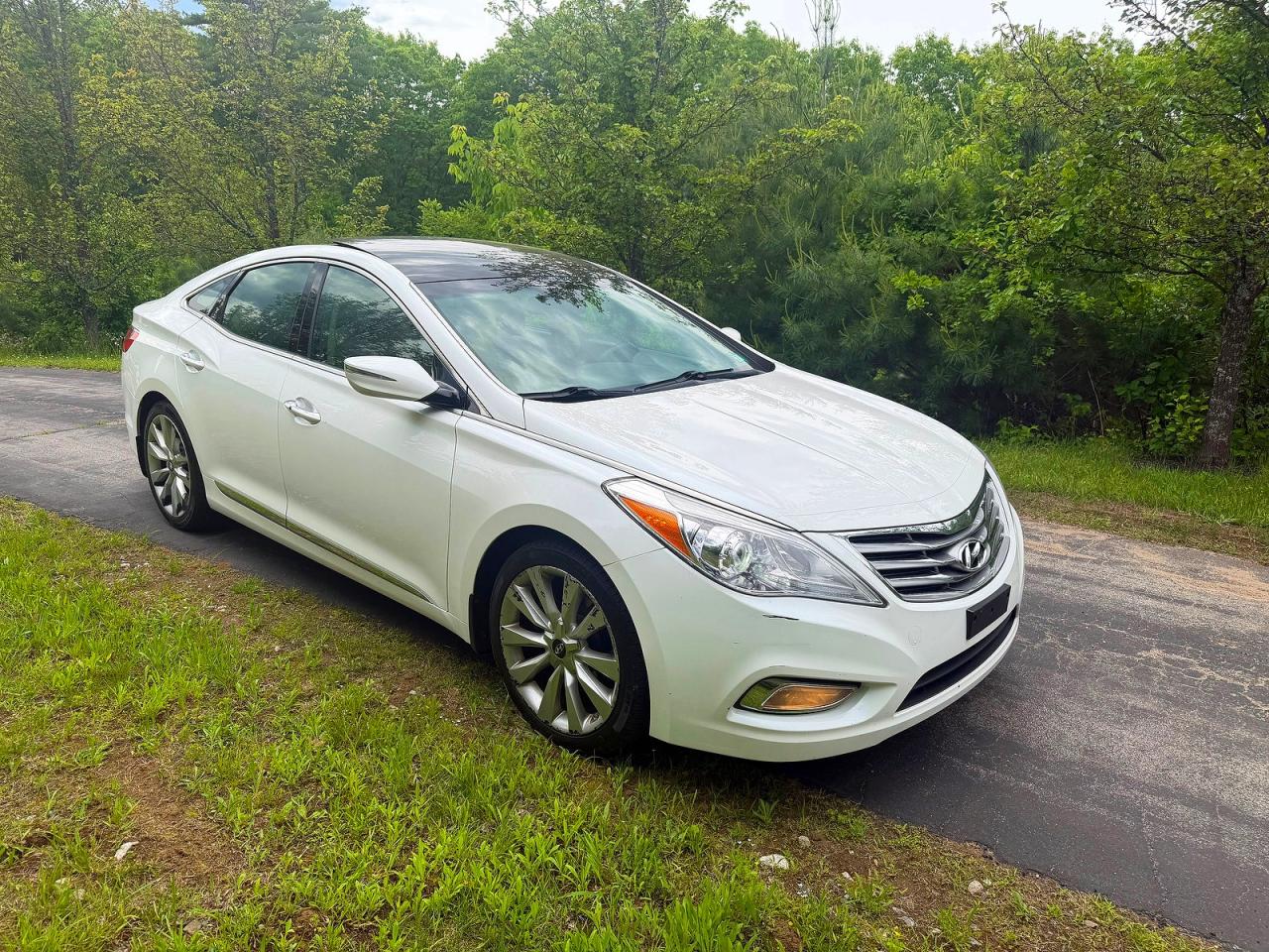 Salvage Hyundai Azera Image
