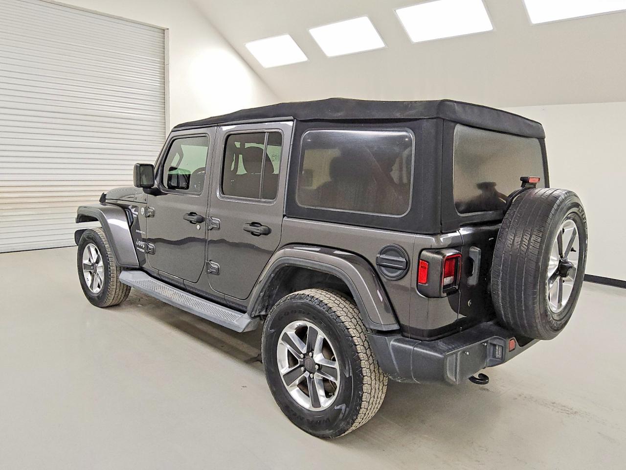 Jeep Wrangler Sahara