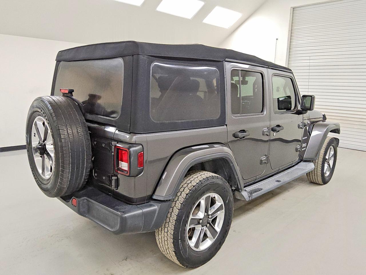 Jeep Wrangler Sahara