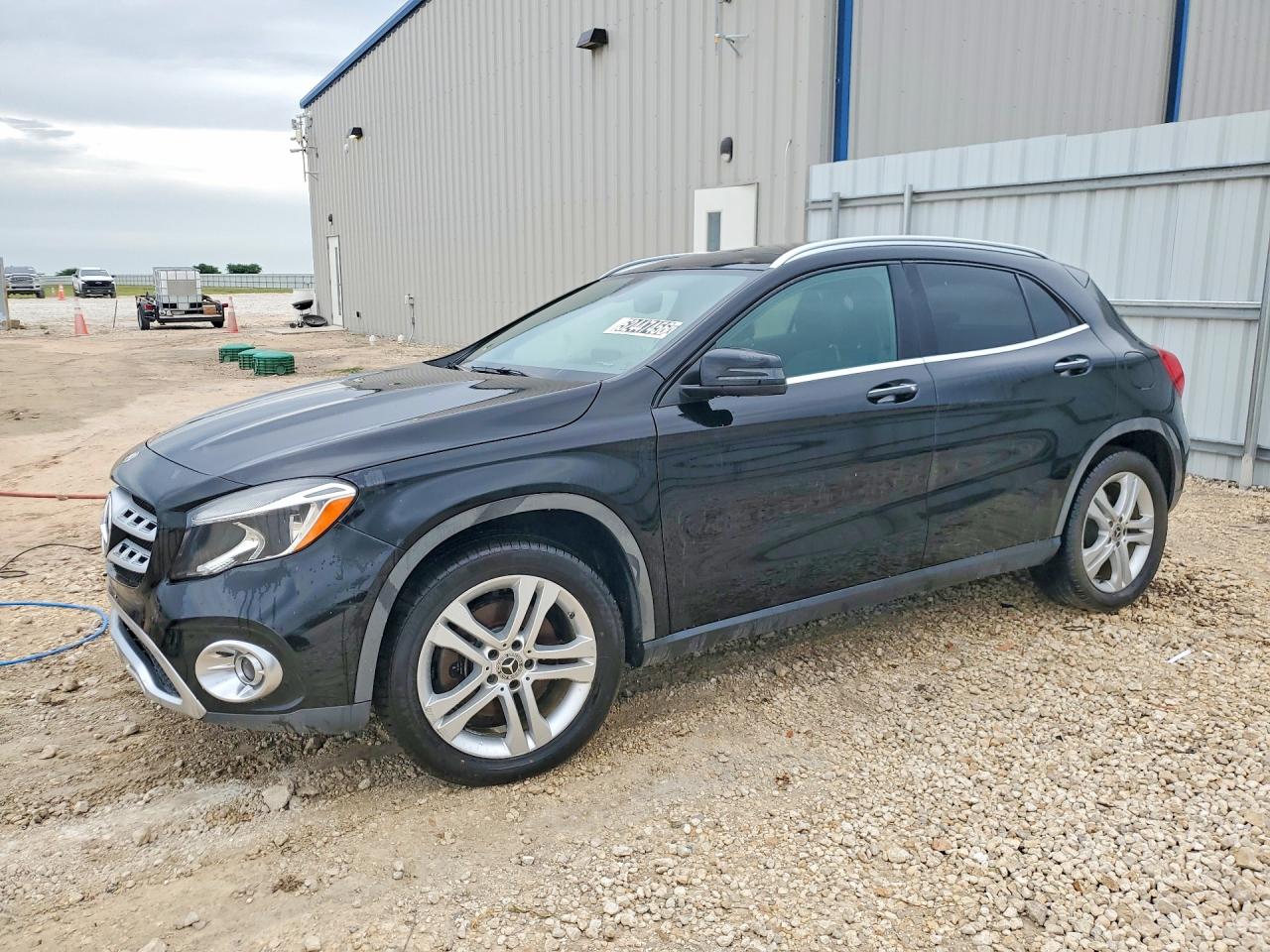 Salvage Mercedes-Benz GLA Image