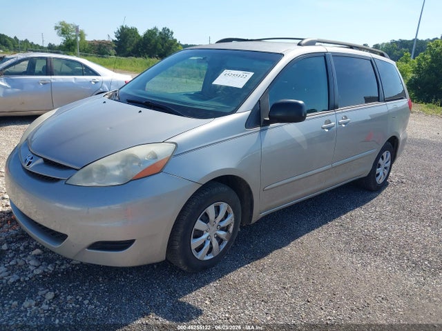 Toyota Sienna Le