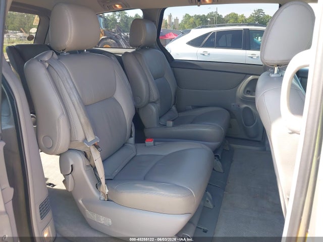 Toyota Sienna Le