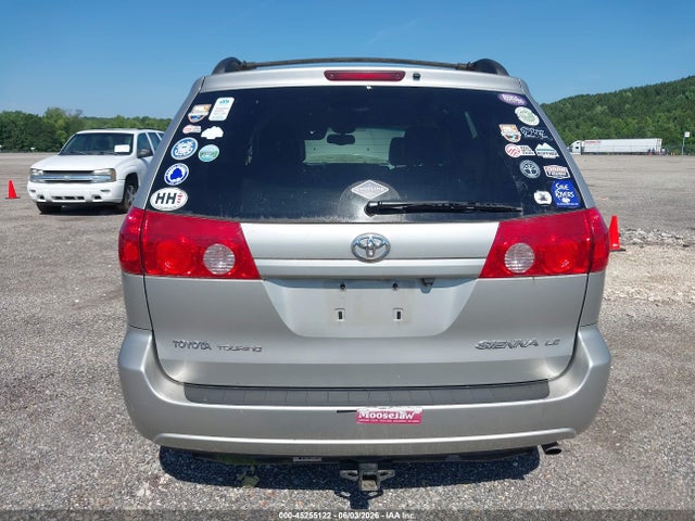 Toyota Sienna Le