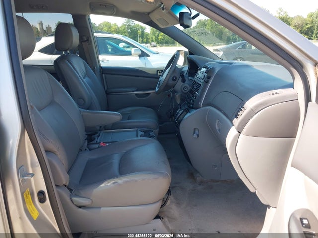 Toyota Sienna Le