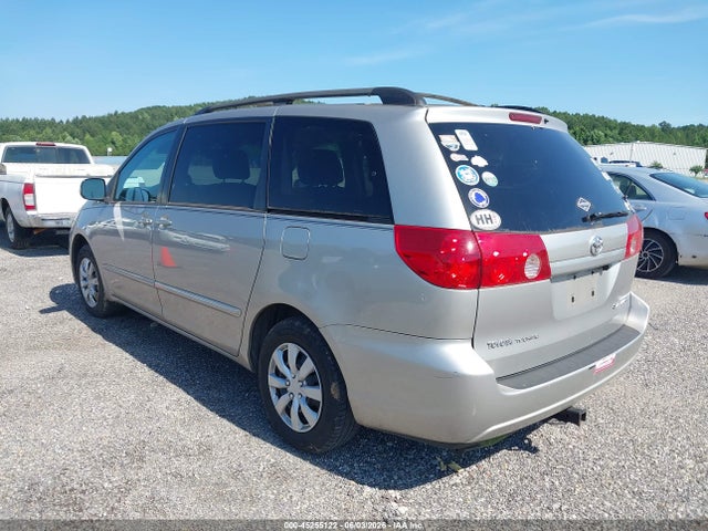Toyota Sienna Le