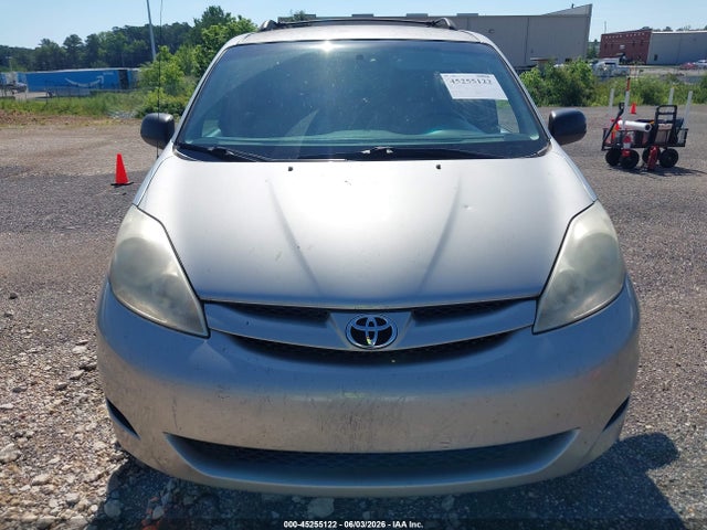 Toyota Sienna Le