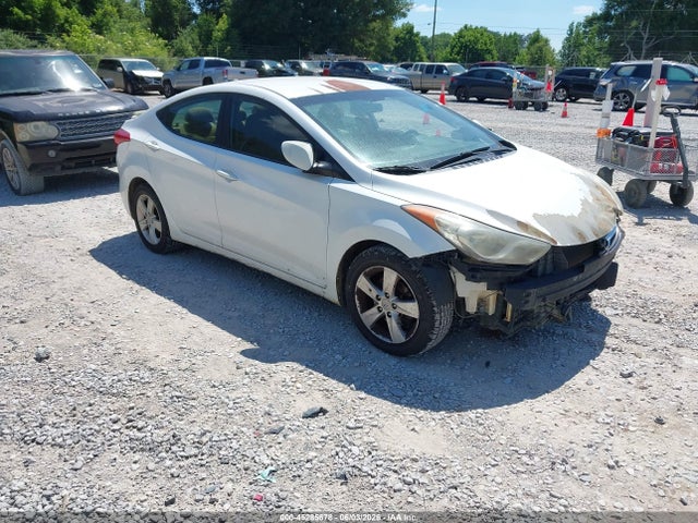 Salvage Hyundai ELANTRA Image