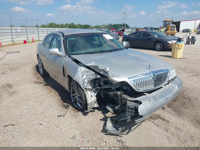 Salvage Lincoln Towncar Image