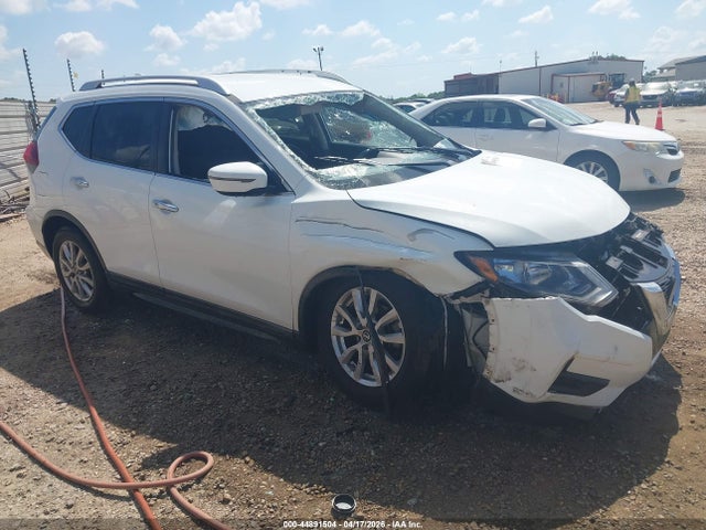 Salvage Nissan Rogue Image