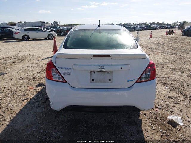 Nissan Versa 1.6 S+