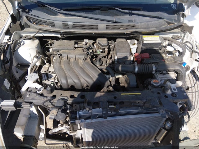 Nissan Versa 1.6 S+