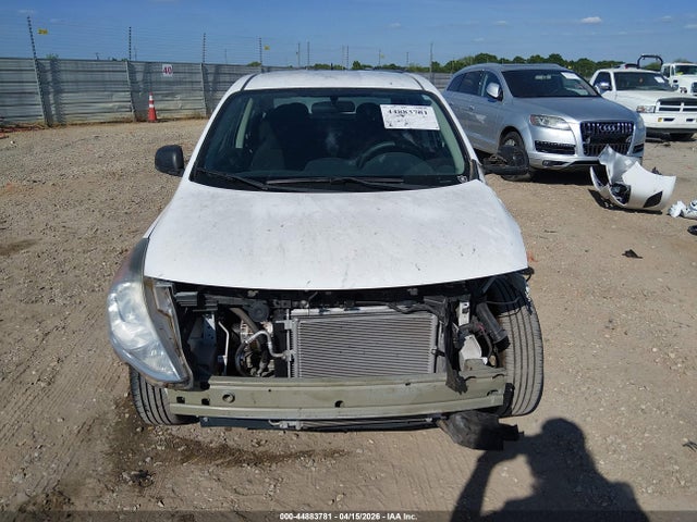 Nissan Versa 1.6 S+