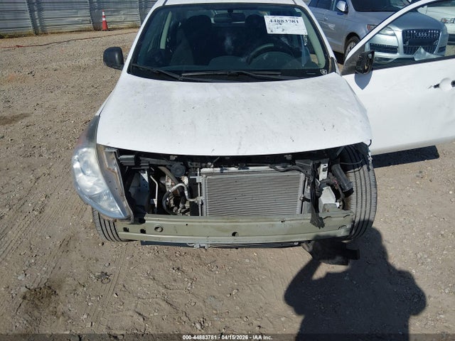 Nissan Versa 1.6 S+