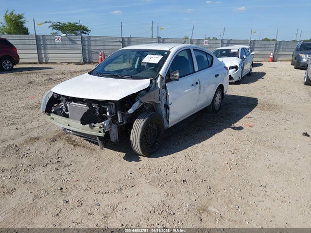 Nissan Versa 1.6 S+