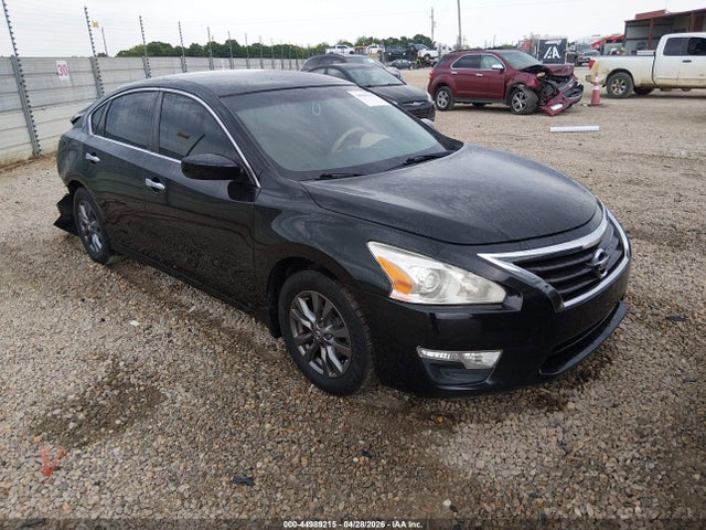 Salvage Nissan Altima Image