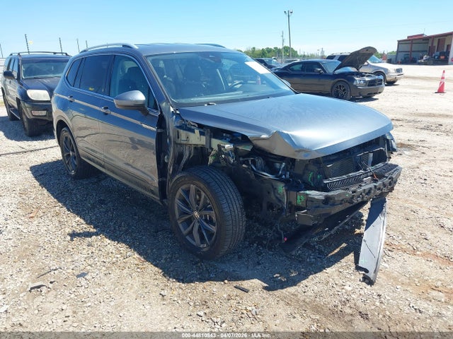 Salvage Volkswagen Tiguan Image