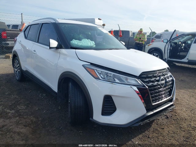 Salvage Nissan Kicks Image