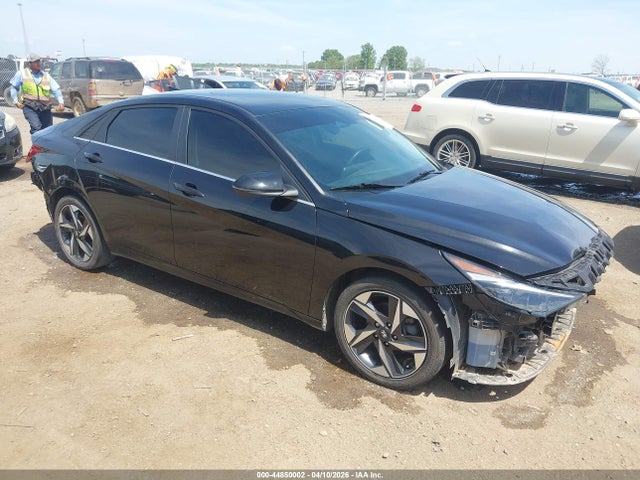 Salvage Hyundai ELANTRA Image