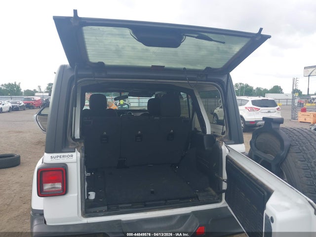 Jeep Wrangler Sahara 4x4
