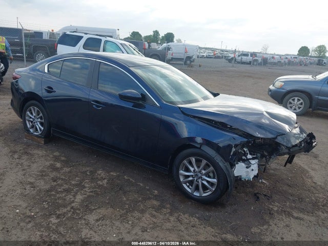 Salvage Mazda Mazda3 Image