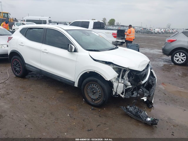 Salvage Nissan Rogue Image