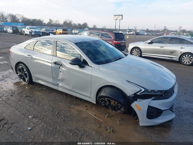 Salvage Kia K5 Image