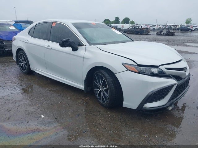 Salvage Toyota Camry Image