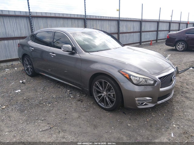 Salvage INFINITI Q70L Image