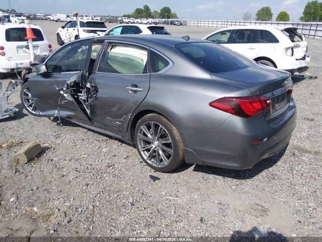 INFINITI Q70L 3.7