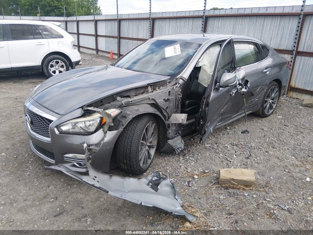 INFINITI Q70L 3.7