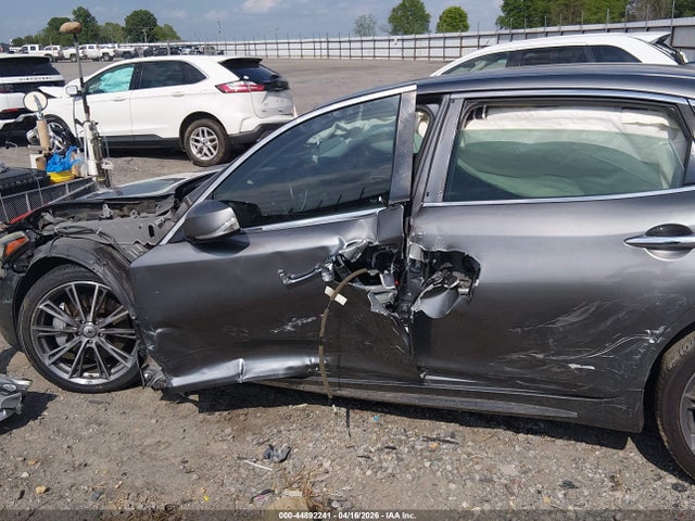 INFINITI Q70L 3.7
