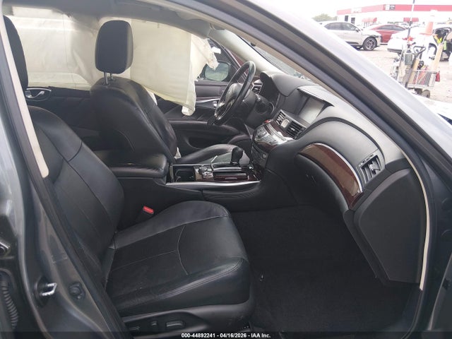INFINITI Q70L 3.7