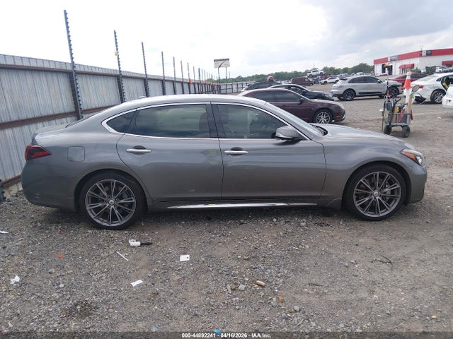 INFINITI Q70L 3.7