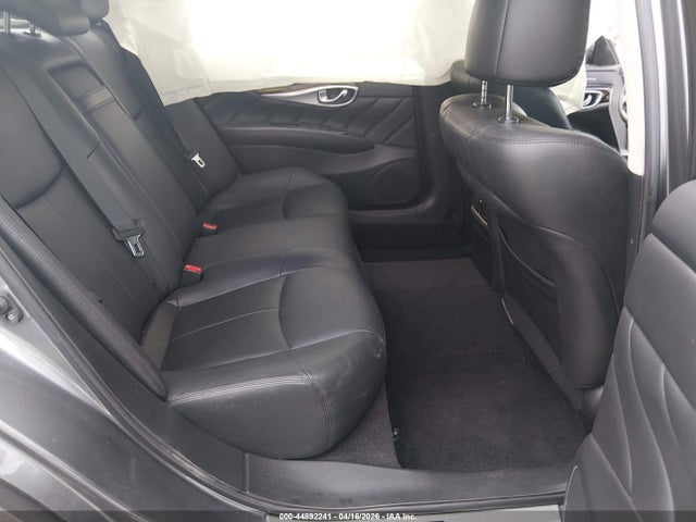 INFINITI Q70L 3.7