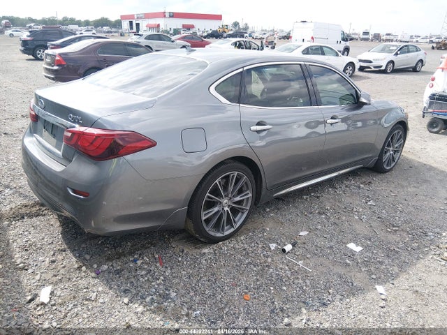 INFINITI Q70L 3.7
