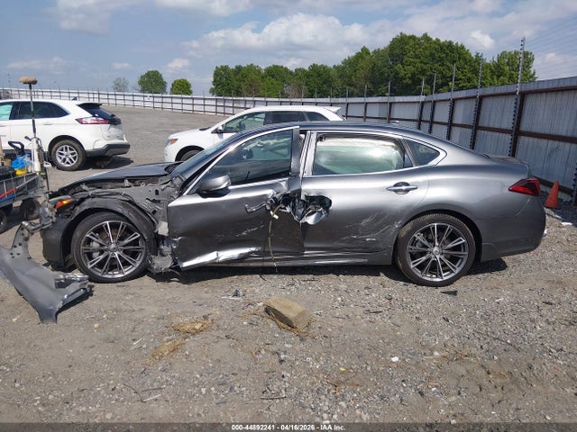 INFINITI Q70L 3.7
