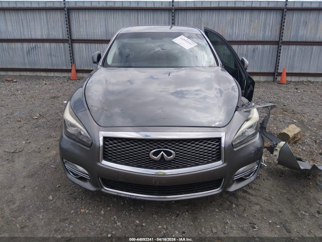 INFINITI Q70L 3.7