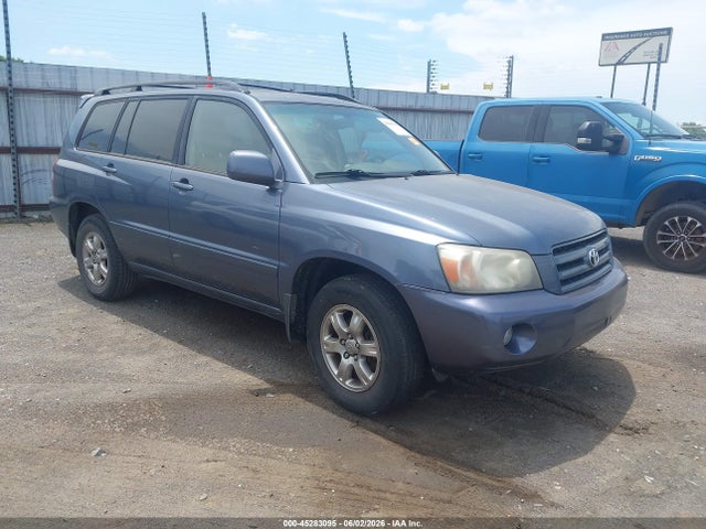 Salvage Toyota Highlander Image