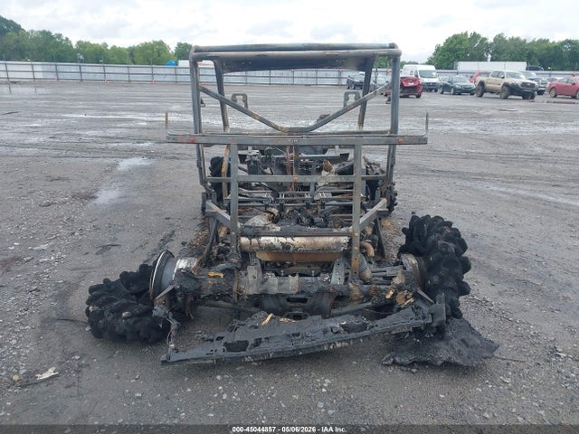Can-Am Defender Hd8