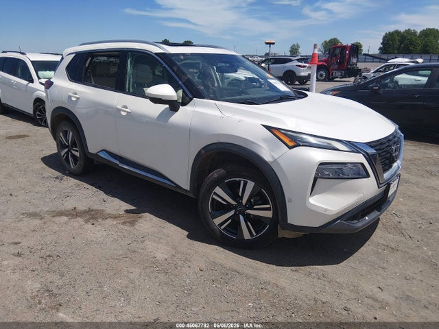 Salvage Nissan Rogue Image