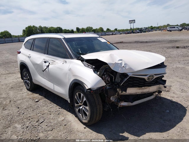 Salvage Toyota Highlander Image