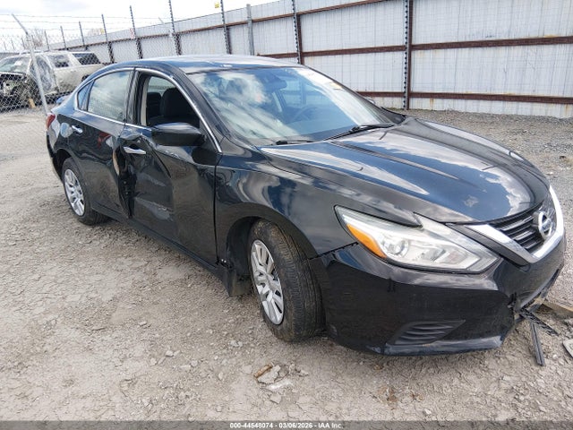 Salvage Nissan Altima Image
